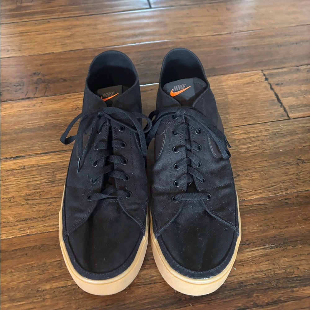 Nike Men's Black and Tan Sneakers